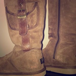 Beautiful UGG Zip Up Pocket Tan Boots